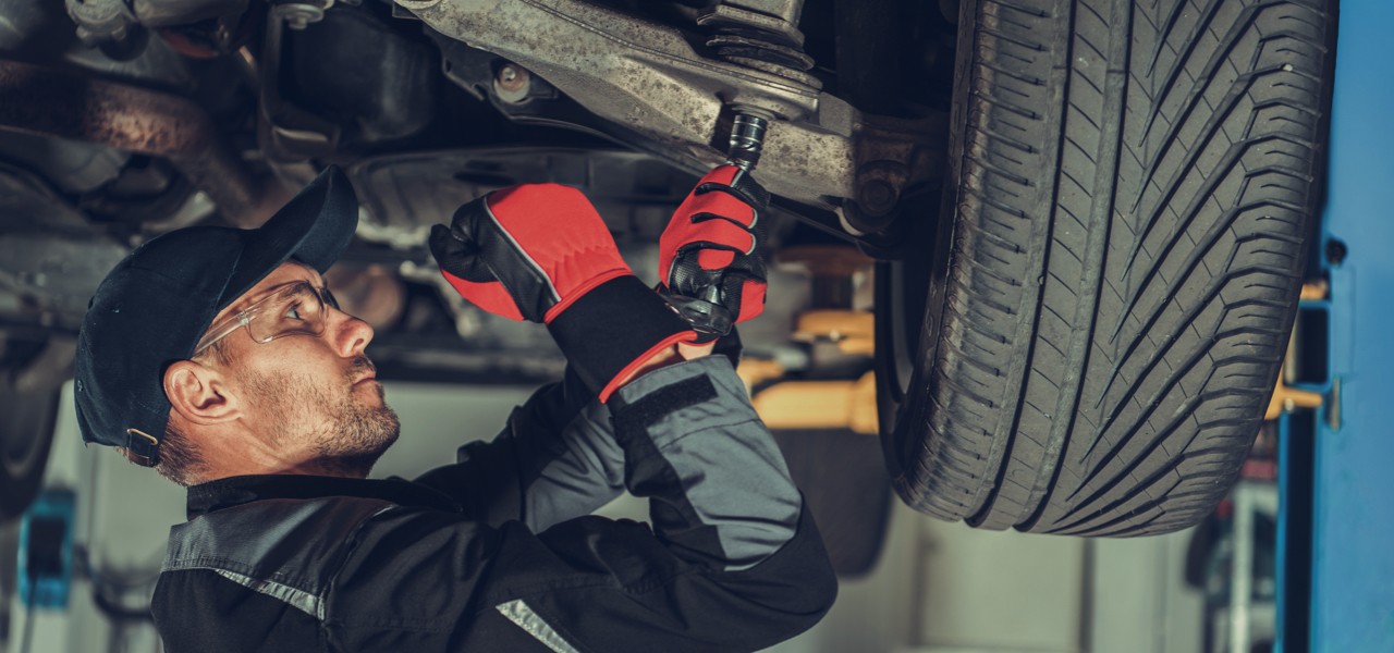 Blown Strut Mount Symptoms That Create Clunking Over Every Bump